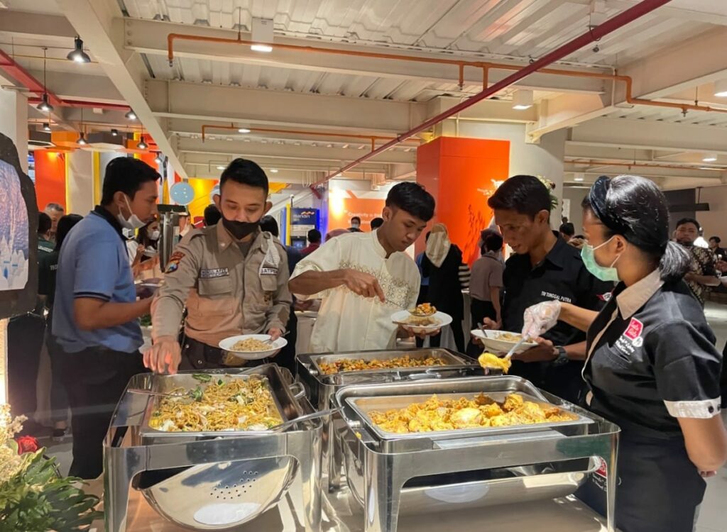 Suasana acara buka puasa bersama UKM MCUC di Universitas Ciputra Surabaya